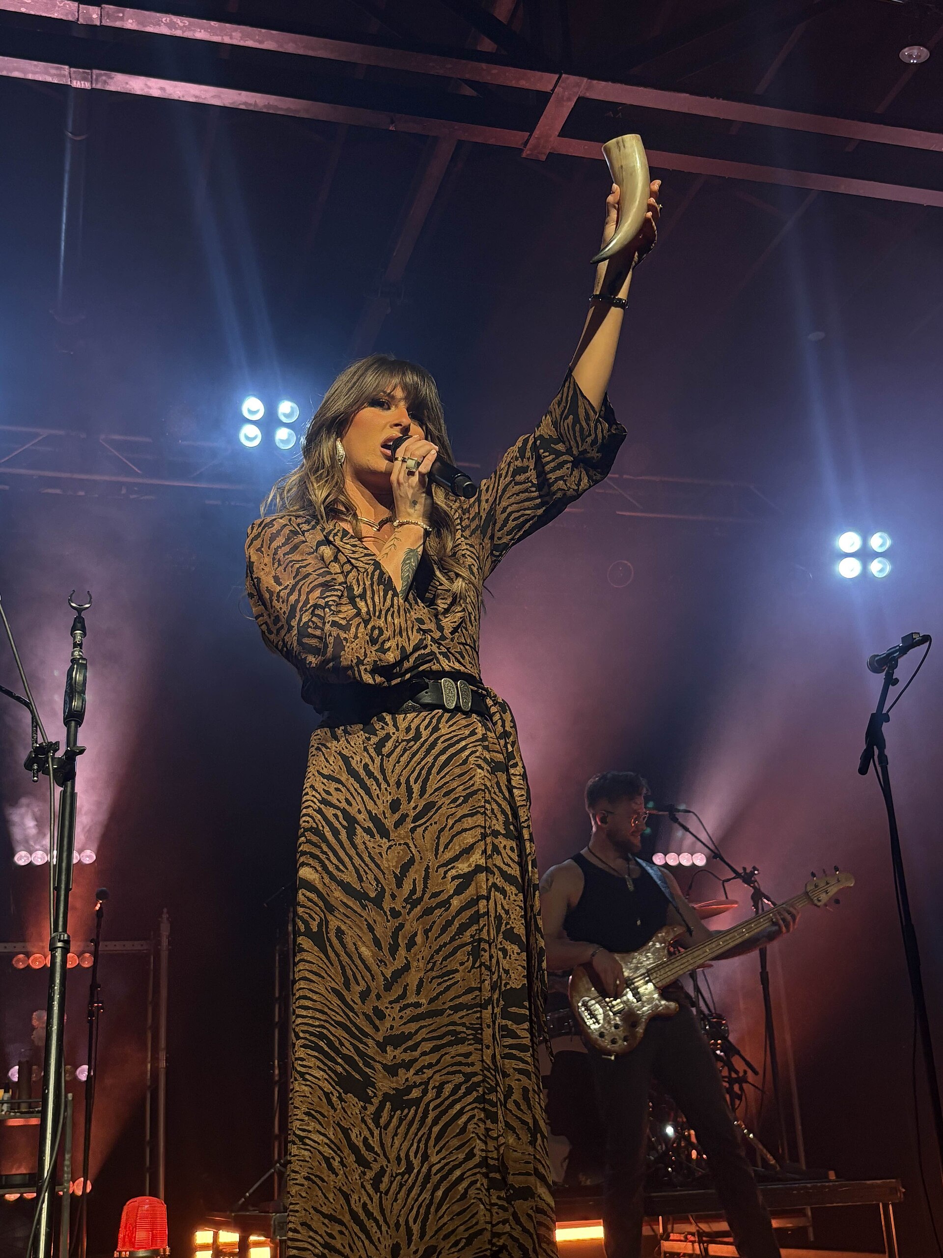 Ella Langley performing in Grand Rapids, Michigan, in 2025.