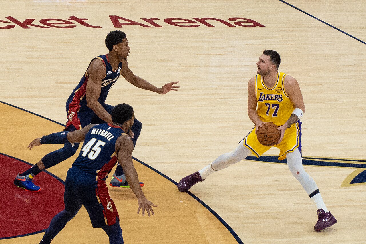 Luka Dončić driving for the Lakers against Cleveland.