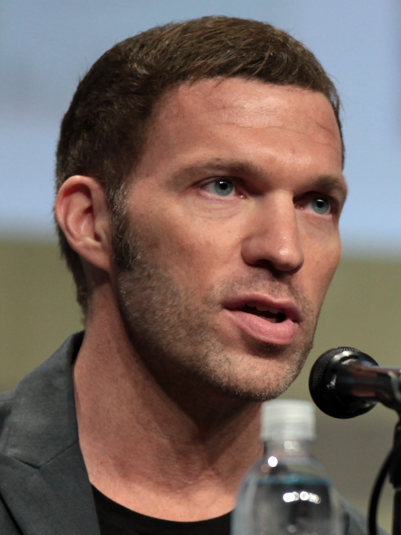 Travis Knight speaking at San Diego Comic-Con in 2014.