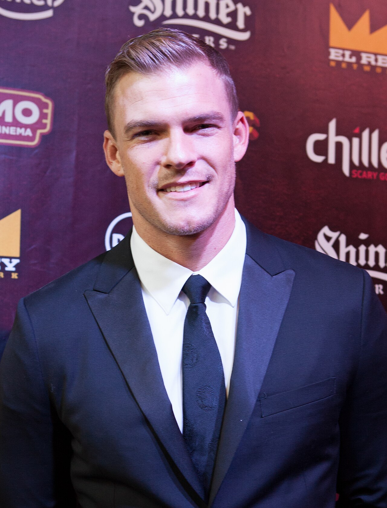 Alan Ritchson.